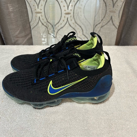 Nike Air VaporMax 2021 FK
Size 8 Obsidian/Lemon/Racer Blue/Black - Picture 4 of 7